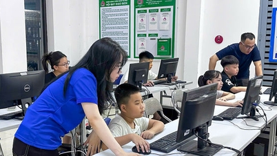 Ngoc Ha Ward accompagne les enfants à l'ère du numérique.