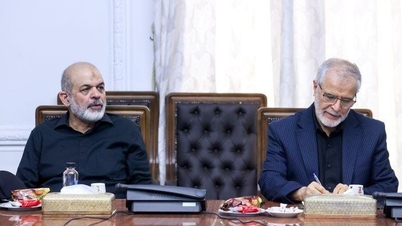 ژنرال قدرتمند ایران دوباره ظاهر می‌شود و در کنار تابوت علی خامنه‌ای ایستاده است.