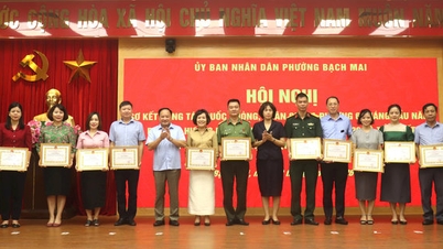Phường Bạch Mai khen thưởng tập thể, cá nhân trong công tác quốc phòng