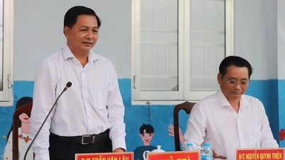 Vinh Long, Hau Nehri üzerindeki kum ocaklarıyla ilgili şikayetleri almak için bir ihbar hattı açacağını kamuoyuna duyurdu.