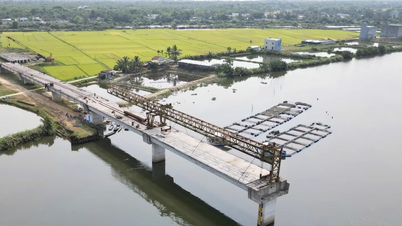 Waarom wachten zoveel bruggen in Da Nang op toegangswegen?