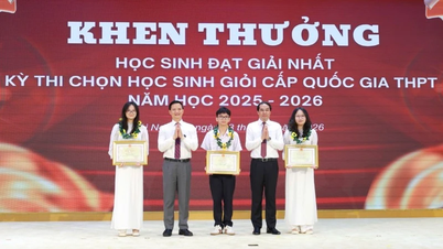 Thai Nguyen onorează profesorii și elevii remarcabili.