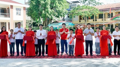 ส่งมอบสิ่งของเพื่อช่วยเหลือโรงเรียนที่ได้รับผลกระทบจากภัยพิบัติทางธรรมชาติในจังหวัดฟู้ดิงห์
