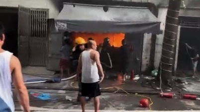 Cháy biệt thự liền kề ở Hà Nội, nghi có người mắc kẹt