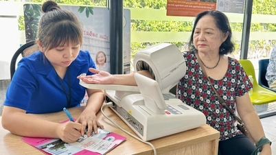 De que forma a expectativa de vida e a saúde da população da cidade de Ho Chi Minh aumentaram nos últimos 50 anos?