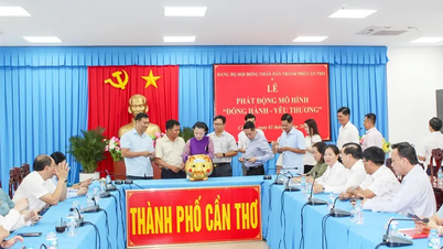 ຄະນະ​ພັກ​ສະພາ​ປະຊາຊົນ​ນະຄອນ​ເກີນ​ເທີ ​ໄດ້​ເປີດ​ຕົວ​ແບບ “ປະກອບ​ດ້ວຍ​ຄວາມ​ຮັກ - ຄວາມ​ສະໜິດສະໜົມ”.