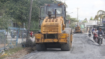 Bagaimana perkembangan proyek perbaikan dan peningkatan Jalan Raya Nasional 30 menuju gerbang perbatasan Dinh Ba?