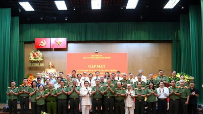 Tuyệt đối trung thành với Đảng, Tổ quốc và nhân dân