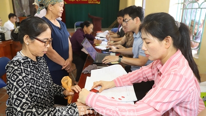 Komune Chau Ninh sedang membayar pampasan dan sokongan untuk pembersihan tanah bagi Projek Kompleks Bandar, Ekopelancongan dan Padang Golf Khoai Chau.