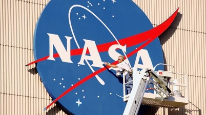Probíhají snahy o záchranu observatoře NASA před rizikem volného pádu.