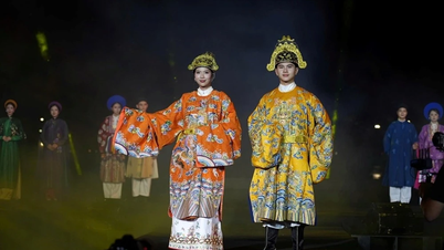 Fortæller historien om Hues ao dai-arv langs Parfumefloden.