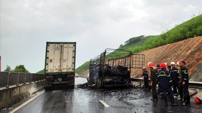 Doprava obnovena po požáru nákladního auta na dálnici Van Ninh - Cam Lo.