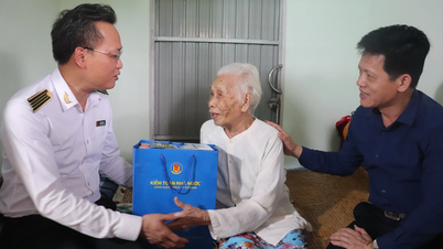 La délégation du Bureau d'audit de l'État a rendu hommage aux martyrs héroïques de Quang Tri.