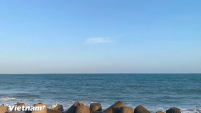 Ong Dia Rock Beach – wo das blaue Meer im Herzen von Mui Ne Geschichten erzählt.