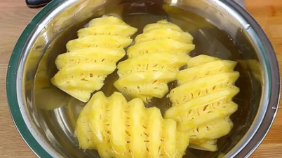 Warum sollte man Ananas vor dem Verzehr in Salzwasser einweichen?