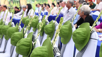 Comemorarea a 58-a aniversare a celor 32 de muncitori civili care au murit pe linia frontului în Vinh Loc.