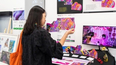 Admire works of art that vividly reflect real life at the Student Creative Exhibition.