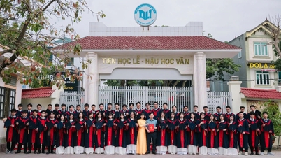Într-o școală sătească din provincia Nghe An, 18 elevi au obținut nota perfectă, 10, la matematică.