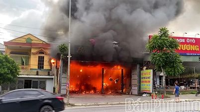 A fire broke out at an auto interior workshop in Phu Ninh commune, destroying much property.