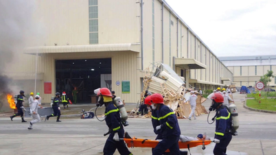 Nearly 1,100 people participated in a fire fighting and rescue drill at the Chan May - Lang Co Economic Zone.