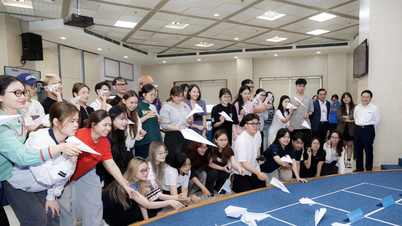 HSU 홍보학과 학생들은 실제 프로젝트와 지역사회 봉사 활동을 통해 성장합니다.