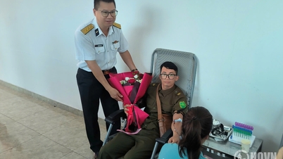 ພະນັກງານ ແລະ ພະນັກງານຂອງບໍລິສັດ 128 ເຂົ້າຮ່ວມບໍລິຈາກເລືອດໂດຍສະໝັກໃຈ.