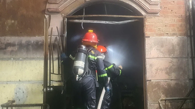 Khanh Hoa : Un incendie s'est déclaré dans un entrepôt de tuyaux en plastique du quartier de Tay Nha Trang.