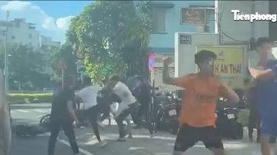 Nagy port kavart egy videó, amelyen egy csoport ember látható, amint valakire rátámad Ho Si Minh-város utcáin.