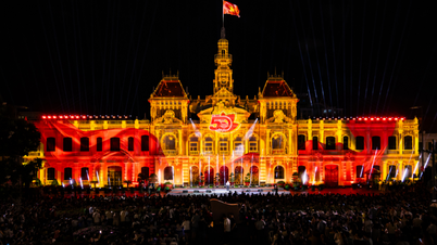 Eine atemberaubende 3D-Mapping-Performance zur Feier des 50-jährigen Jubiläums von Ho-Chi-Minh-Stadt.