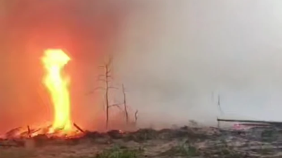 Urmăriți tornadele de incendiu cum fac ravagii în zona de excludere de la Cernobîl.