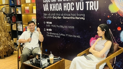 ການສົນທະນາກ່ຽວກັບລັກສະນະທາງກະວີ ແລະ ວິທະຍາສາດຂອງ "The Orbit," ຜົນງານທີ່ໄດ້ຮັບລາງວັນ Booker.