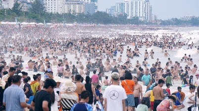 Tens of thousands of people flocked to Sam Son beach, but the large waves still kept the entire swimming area packed.