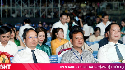 ເລຂາທິການໃຫຍ່ຄະນະພັກແຂວງຮ່າຕິ້ງ ໄດ້ເຂົ້າຮ່ວມພິທີເປີດງານບຸນສັນຕິພາບປີ 2026 ທີ່ແຂວງກວາງຈິ.