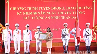 ສະເຫຼີມສະຫຼອງວັນຄົບຮອບ 80 ປີ ຂອງກອງກຳລັງຮັກສາຄວາມສະຫງົບປະຊາຊົນ.