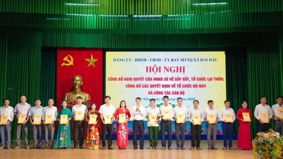 ຫຼັງຈາກການລວມຕົວທີ່ປະສົບຜົນສຳເລັດ, ຫົວໜ້າບ້ານໃໝ່ 18 ຄົນໃນຕາແສງຫາຍເຫົ້າ, ແຂວງນິງບິ່ງ (ເມື່ອກ່ອນແມ່ນສ່ວນໜຶ່ງຂອງແຂວງນາມດິ້ງ) ໄດ້ຮັບມະຕິແຕ່ງຕັ້ງຂອງເຂົາເຈົ້າແລ້ວ.