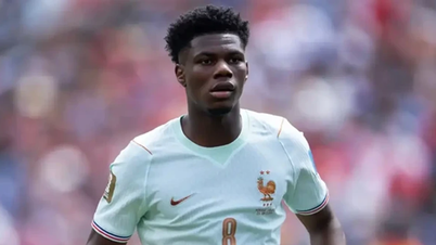 Manchester United trpělivě čeká na Aureliena Tchouameniho: Snubní prsten od Josého Mourinha a mistrovství světa 2026.
