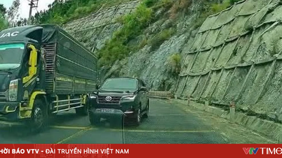 Gia Lai trafik polisi, An Khe geçidinde dikkatsizce sollama yapan bir devlet aracının sürücüsü hakkında soruşturma başlattı ve gerekli işlemleri başlattı.