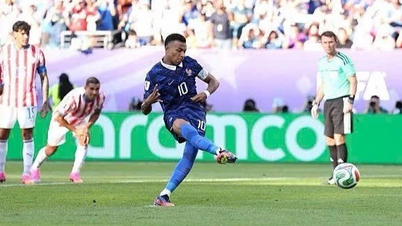 Mbappe menjaringkan gol melalui sepakan penalti untuk menghantar Perancis ke suku akhir.