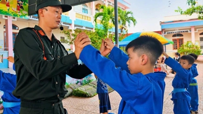 Polisen i Hong Chau kommun öppnade en gratis kampsportsklass för nästan 100 barn.