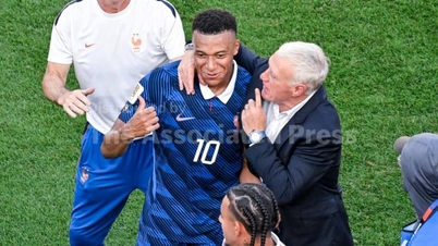 Deschamps edző kritizálta Paraguay játékstílusát, és két játékost rendelt ki Mbappé védelmére.