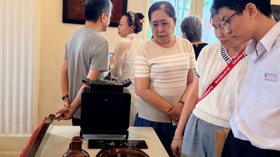 Güney Vietnam'a ait yüzlerce değerli lake eşyanın gün yüzüne çıkarılması: Saigonlular için altın hatıraları hayranlıkla izleme fırsatı.