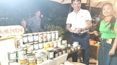 Fagforeningen i Hoi An Tay Ward, Da Nang, organiserte et grønt marked for å knytte sammen vietnamesiske produkter.