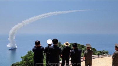 Nordkorea testet Waffensystem auf dem 5.000 Tonnen schweren Zerstörer Kang Kon.