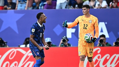 Mbappé închide ochii când portarul Paraguayului îi cere o strângere de mână: Este starul francez arogant?