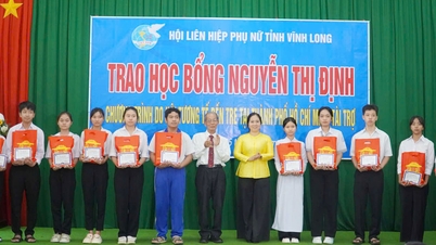 Trao 102 suất học bổng Nguyễn Thị Định cho học sinh có hoàn cảnh khó khăn khu vực Bến Tre