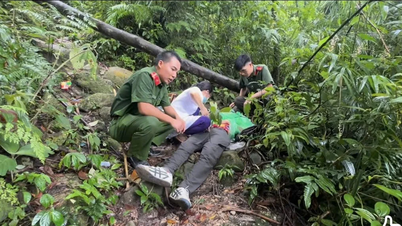 Pemuda yang mendaki gunung Yen Tu mengalami kemalangan.