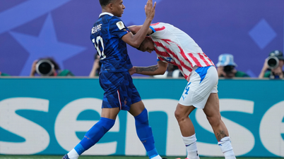 Pemain Paraguay secara ajaib terlepas daripada kad merah selepas kekasaran terhadap Mbappe.