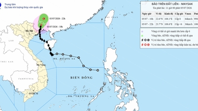 Hồi 10 giờ ngày 5/7: vị trí tâm bão số 1 cách Móng Cái (Quảng Ninh) 120km về phía Bắc Đông Bắc