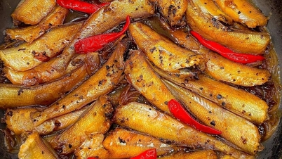 Dušené mořské plody nemusí být nijak zvlášť složité; použití pouze tohoto koření zajistí, že budou vždy chutné, krásně zbarvené a s rýží neuvěřitelně lákavé.