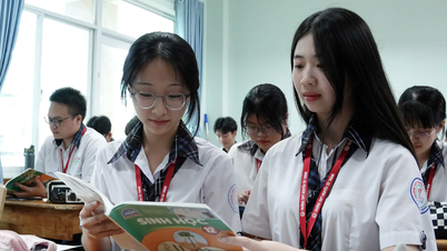 Przewodniczący Komitetu Ludowego Ho Chi Minh City: 150 miliardów VND rocznie na darmowe podręczniki dla studentów.